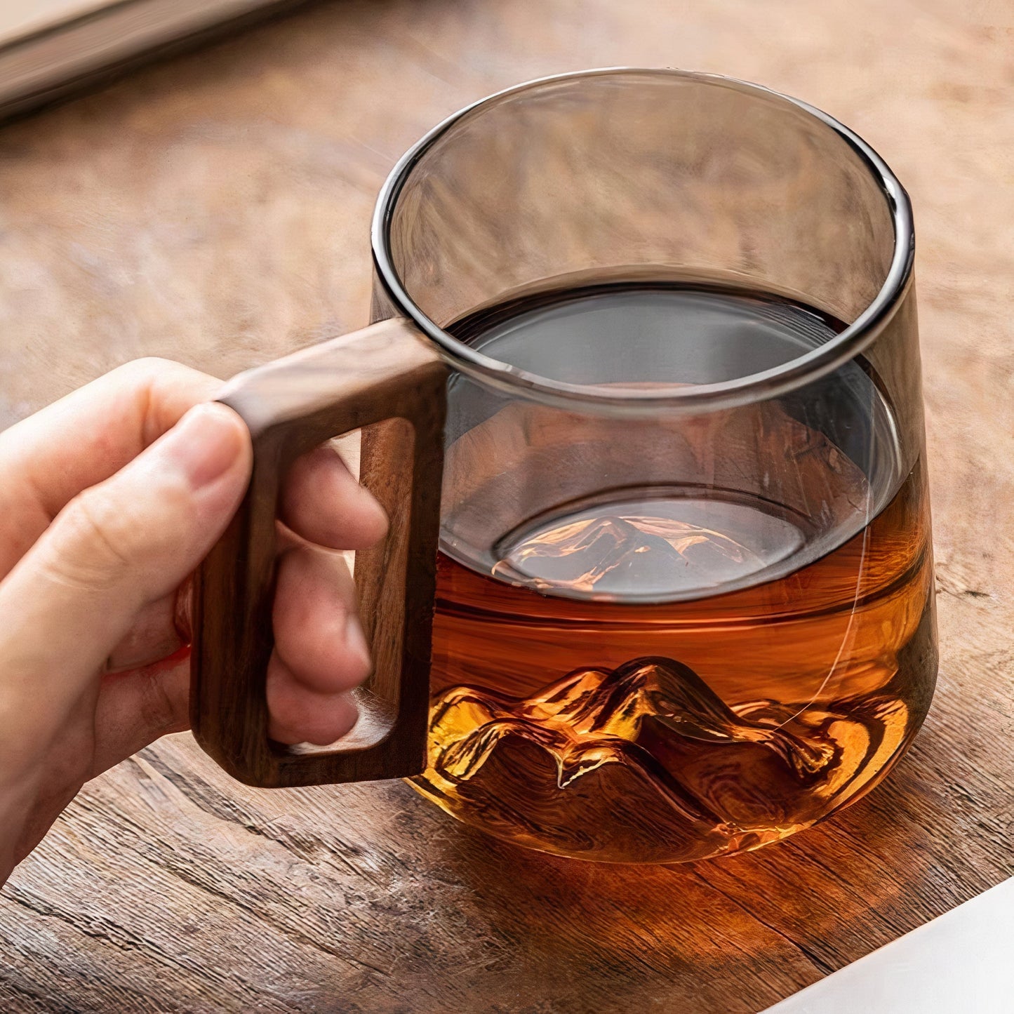 Zen coffee mugs – Smoked glass with hidden mountain & wooden handle